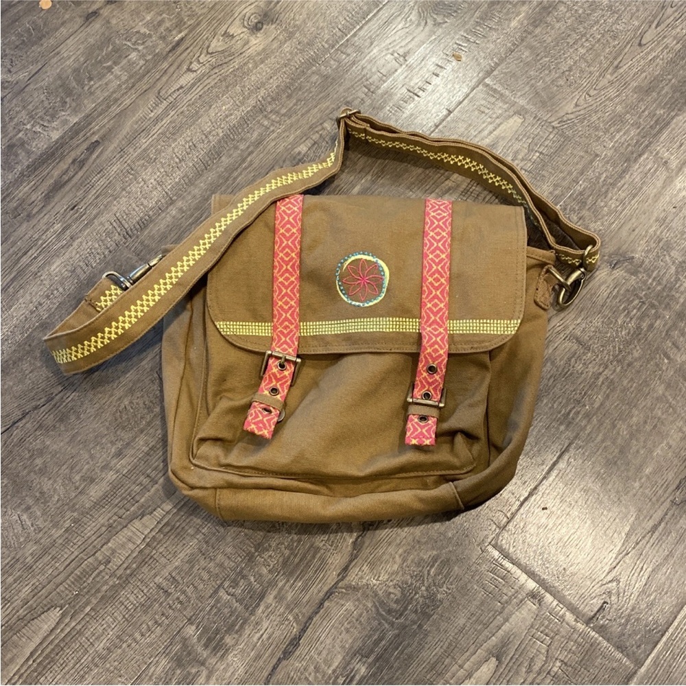 American Giant Red and Brown Messenger Bag with Stylish Design